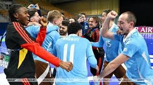 冬奥会：中国短道速滑夺两金