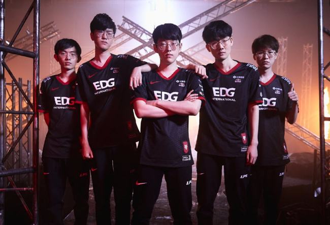 场上的每个 场上的每个